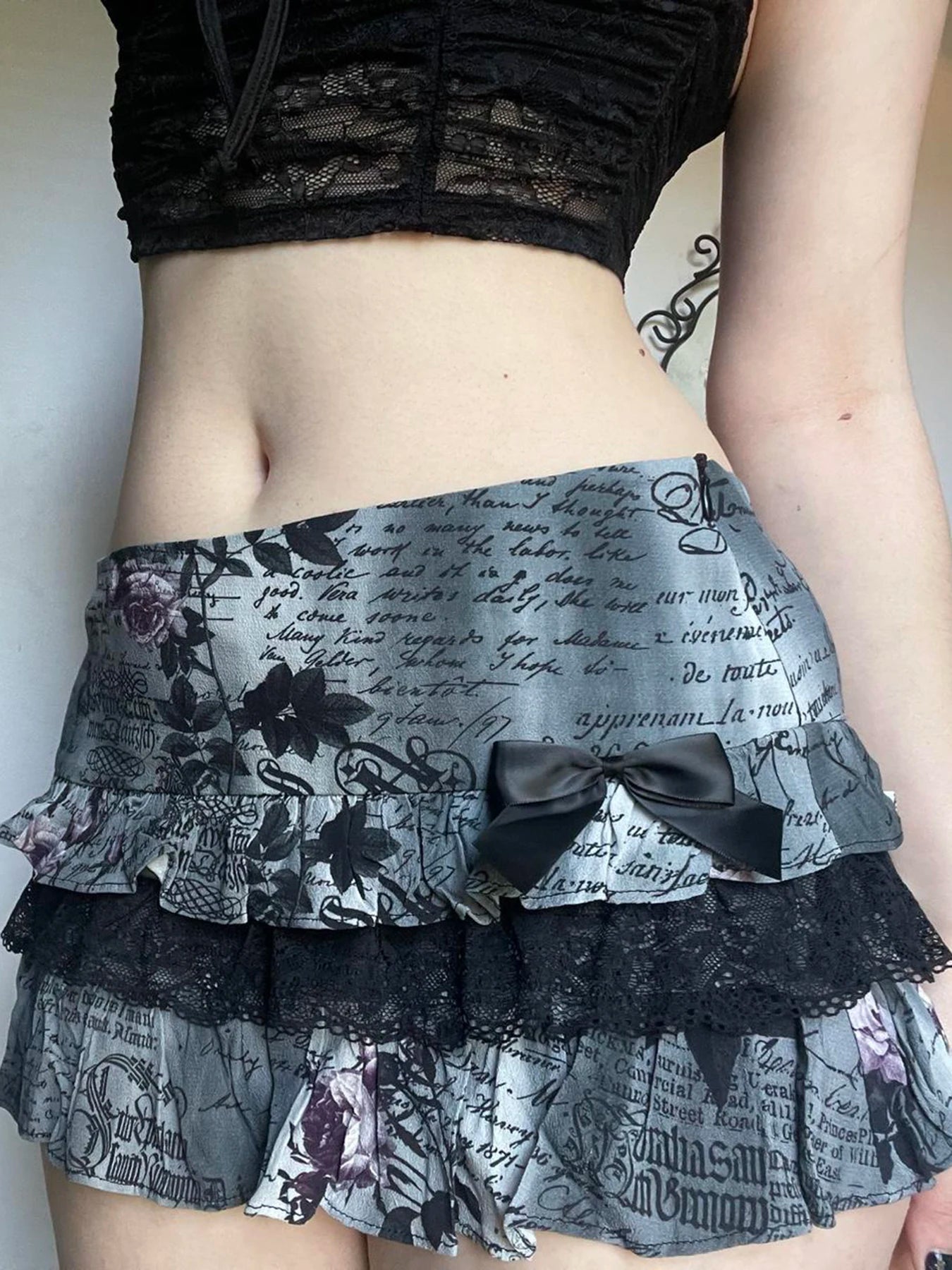 Gothic Aesthetic Short Skirt y2k Print Lace Patchwork Low Rise A-line Mini Skirts Black Bow Stitching Skirt Lady Vintage